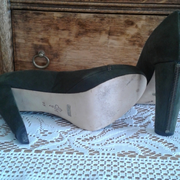 *HOST PICK!!! Cole Haan green suede feel heels - Picture 6 of 8